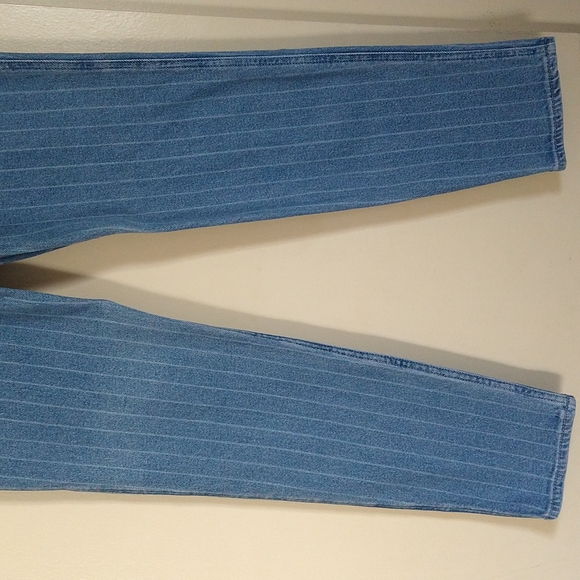 Hollister striped ultra high rise mom jeans size 27 - Picture 5 of 16